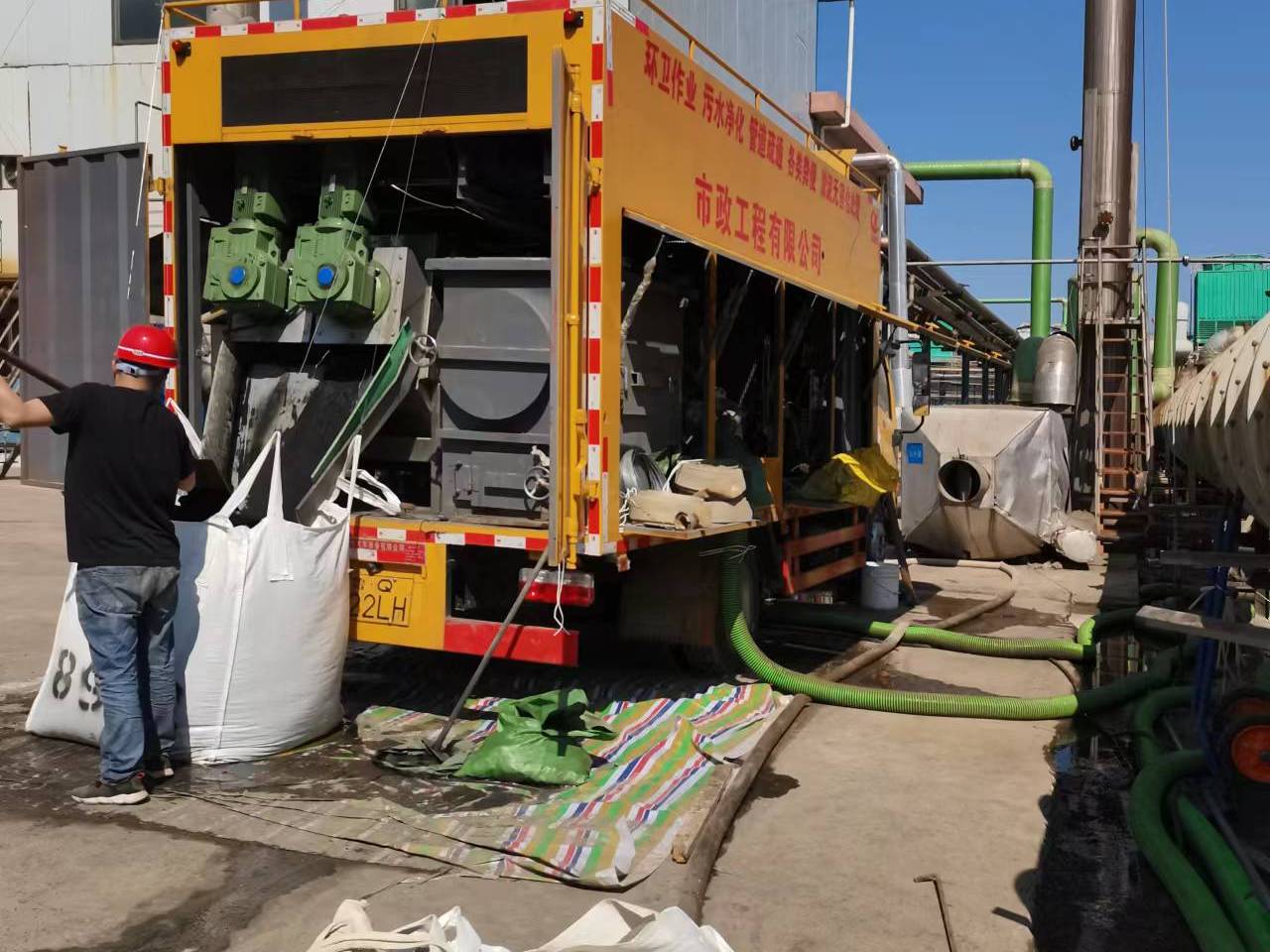 召陵淤泥压干处理