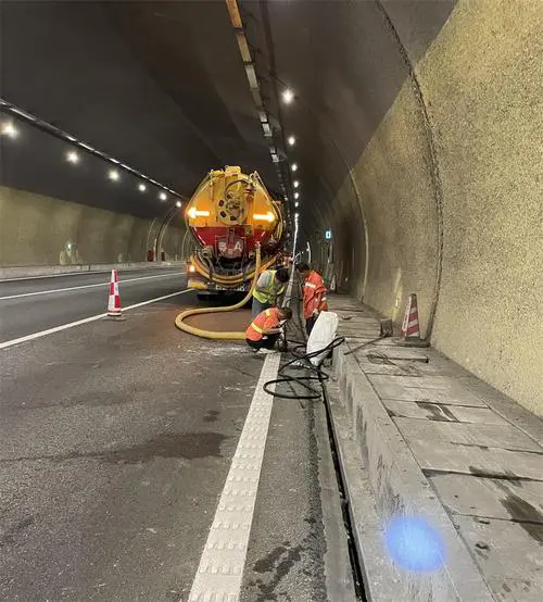 召陵隧道排水渠清淤